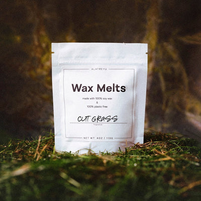 Cut Grass wax melts in 100% plastic-free packaging. Notes of Fresh Cut Grass, Citrus, Moss.